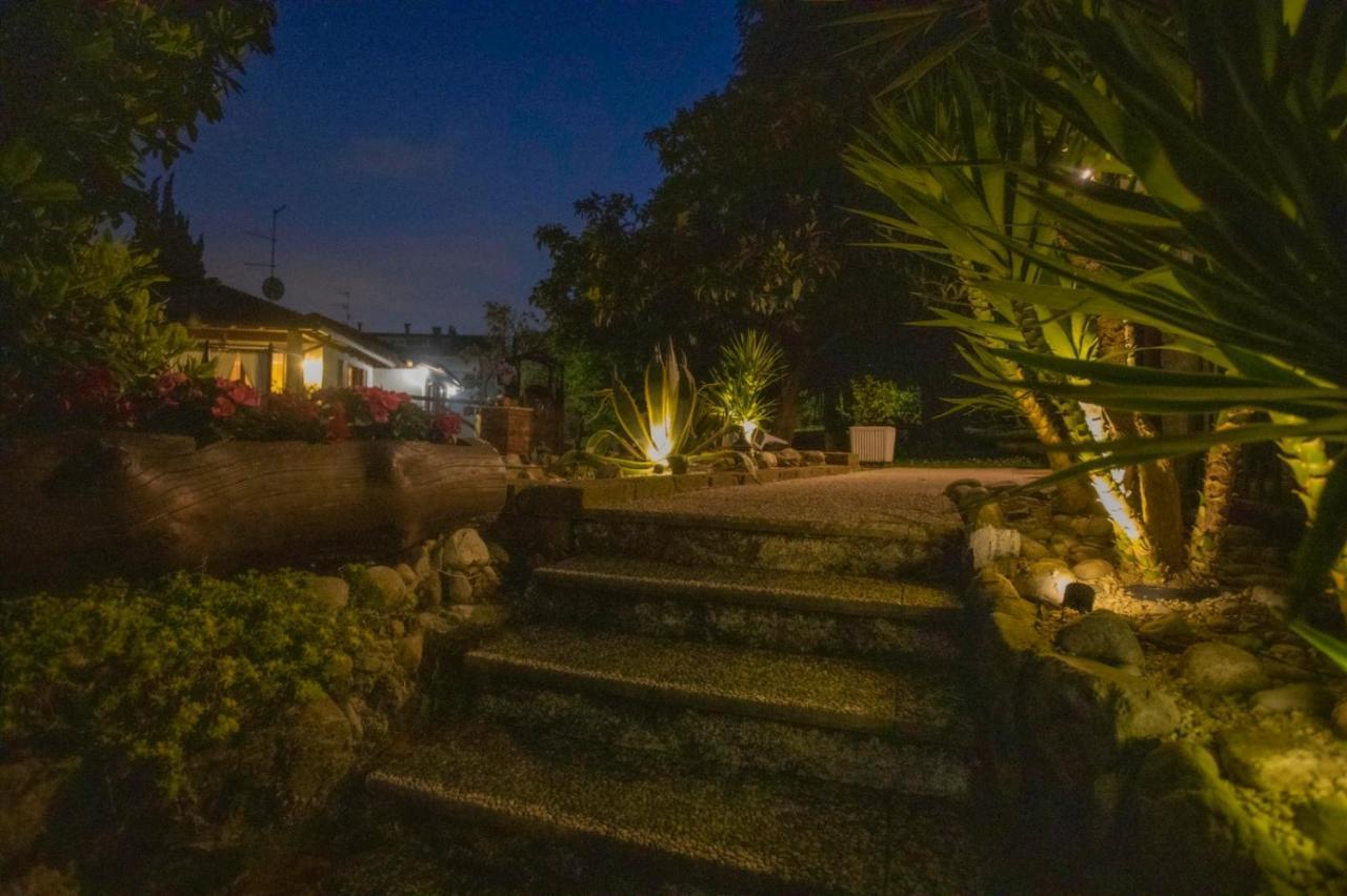 B&B Villa Mirella Casnate con Bernate Kültér fotó