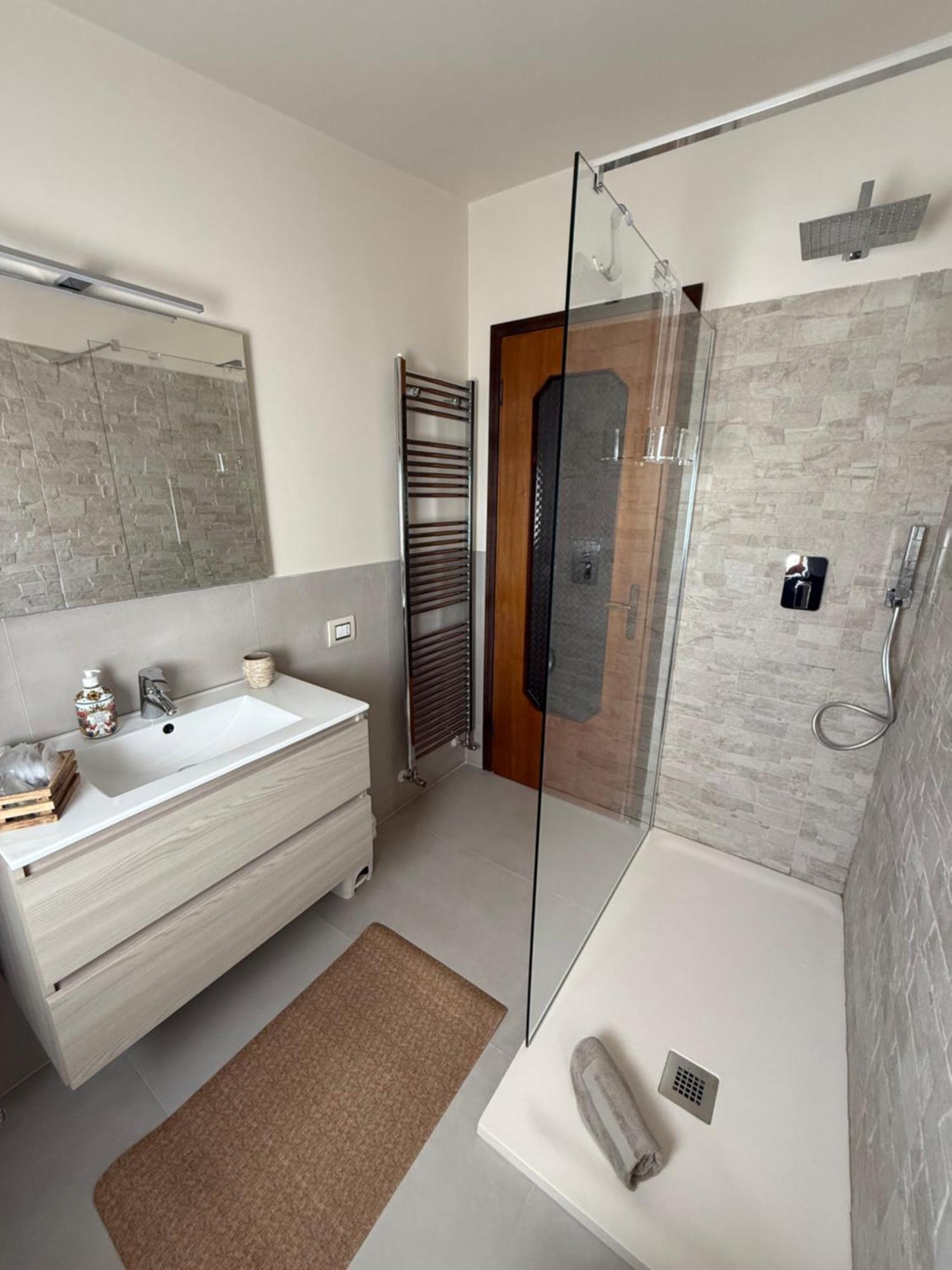 B&B Villa Mirella Casnate con Bernate Kültér fotó